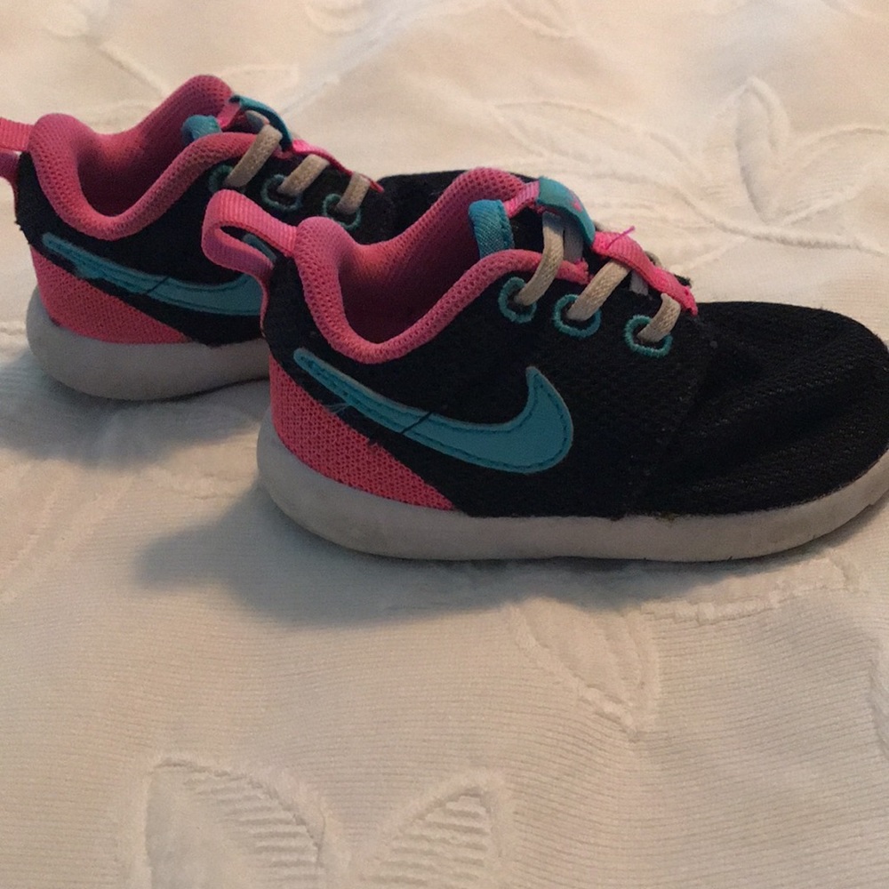 Baby/toddler Nike sneakers, size 5 - Picture 2 of 3